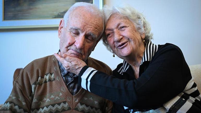 65 yıldır bitmeyen sevgi 1961den beri birleşen elleri hiç ayrılmadı