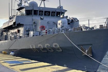 TCG Anamur mayın avlama gemisi NATO görevi için Yunanistan'da