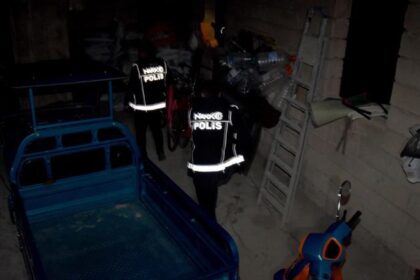 3 ilde uyuşturucu operasyonu; 40 gözaltı