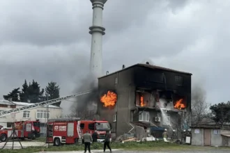 Büyükçekmece'de korkutan yangın. 3'ü çocuk 6 kişi kurtarıldı | NTV Haber