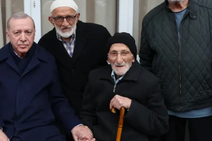 Cumhurbaşkanı Erdoğan, Rize'de komşularıyla bayramlaştı | NTV Haber