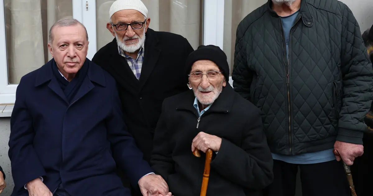 Cumhurbaşkanı Erdoğan, Rize'de komşularıyla bayramlaştı | NTV Haber