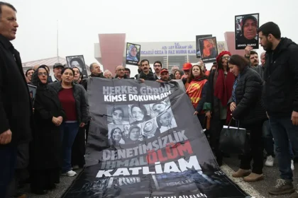 Kozmetik fabrikasında yangın davası başladı. Aileler adalet istedi | NTV Haber