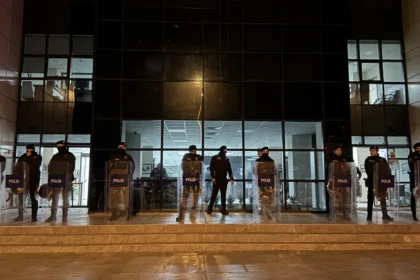 Uşak ve Marmaris Belediyesi'ne operasyon. Belediye Başkanı Özkan Yalım dahil 24 gözaltı | NTV Haber