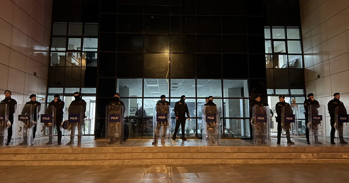 Uşak ve Marmaris Belediyesi'ne operasyon. Belediye Başkanı Özkan Yalım dahil 24 gözaltı | NTV Haber