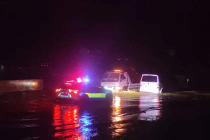 İzmir'de sel. Karayolu suyla kaplandı | NTV Haber