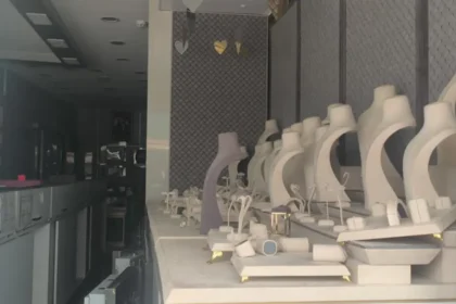 50 milyonluk vurgun suçlaması: "Cenaze dolayısıyla kapalıyız" dedi, ortadan kayboldu | NTV Haber