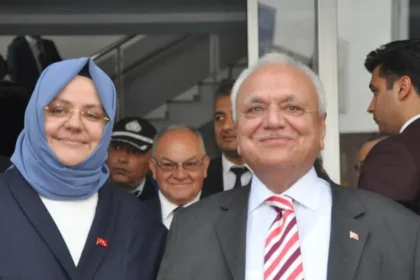 İki eski bakan kazada yaralandı, soruşturma başladı | NTV Haber