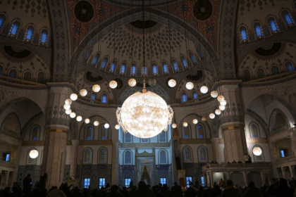 Yurtta Ramazan Bayramı heyecanı. Camilerden bayram namazı kareleri | NTV Haber