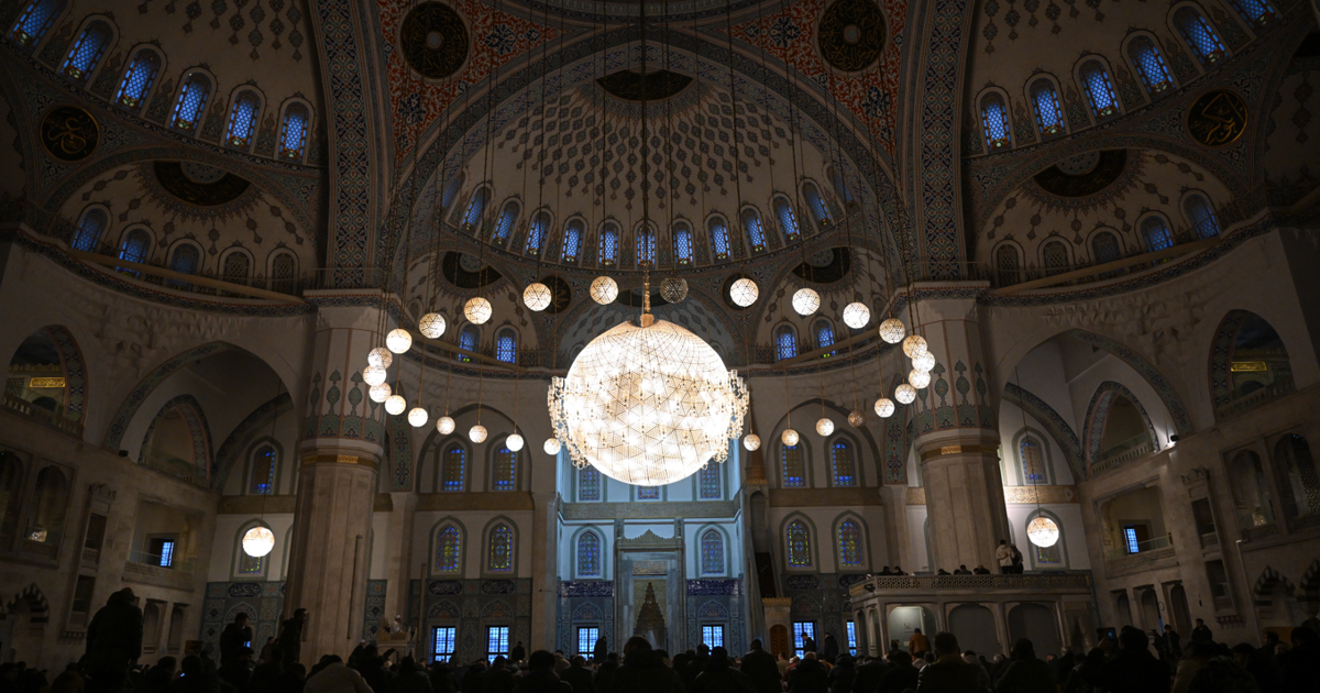 Yurtta Ramazan Bayramı heyecanı. Camilerden bayram namazı kareleri | NTV Haber