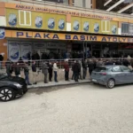 APP plaka değişiminde son gün yoğunluğu. Uzun kuyruklar oluştu | NTV Haber