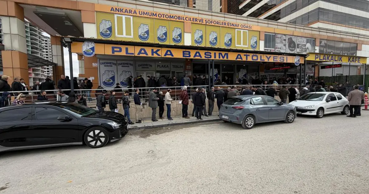 APP plaka değişiminde son gün yoğunluğu. Uzun kuyruklar oluştu | NTV Haber