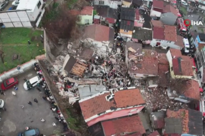 İstanbul Fatih'te bina çöktü | NTV Haber