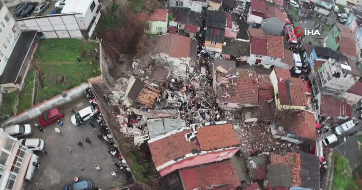 İstanbul Fatih'te bina çöktü | NTV Haber
