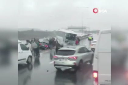 Kuzey Marmara Otoyolu'nda polisleri taşıyan servis kaza yaptı: Bir polis şehit oldu, 16 polis yaralandı | NTV Haber