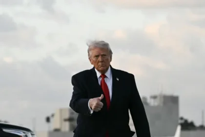 Trump'tan Hürmüz tehdidi: Donanmaya İran'a ücret ödeyen gemileri bulun talimatı verdim