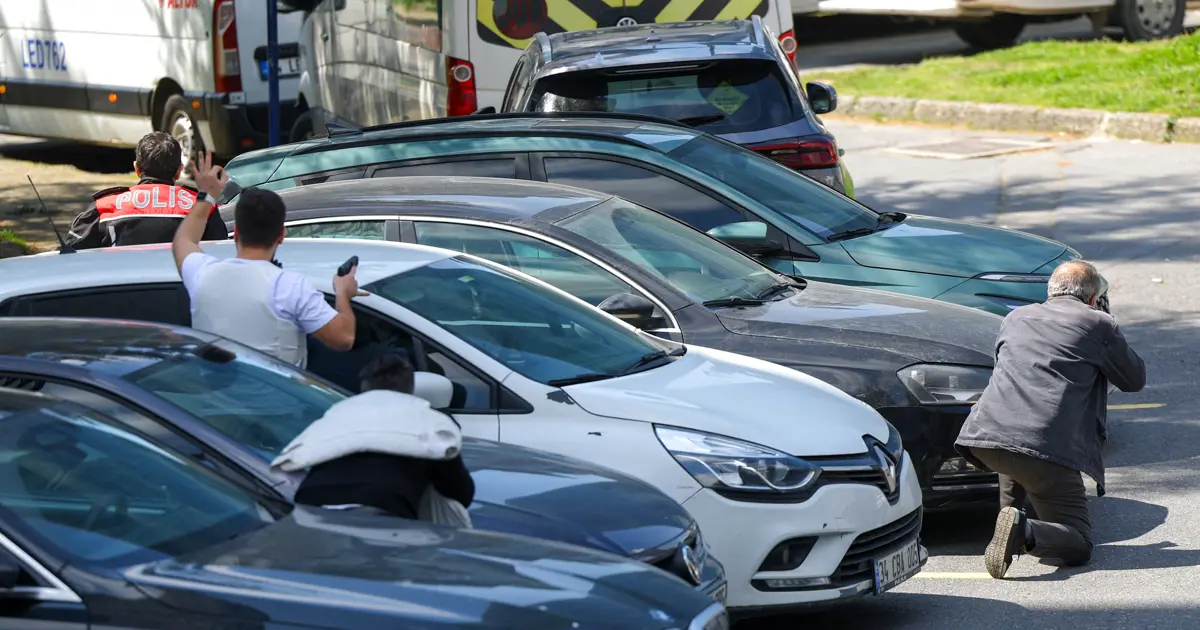 İsrail'in İstanbul Konsolosluğu önünde silahlı çatışma.1 saldırgan öldürüldü | NTV Haber