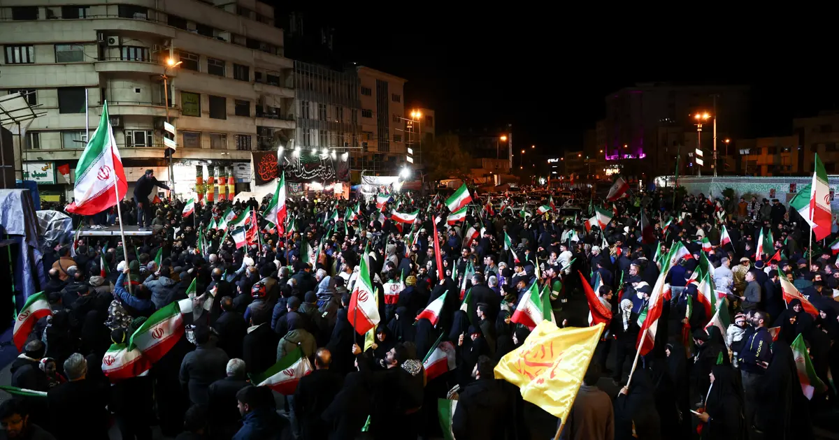 Tahran sokaklarında ateşkes kutlaması