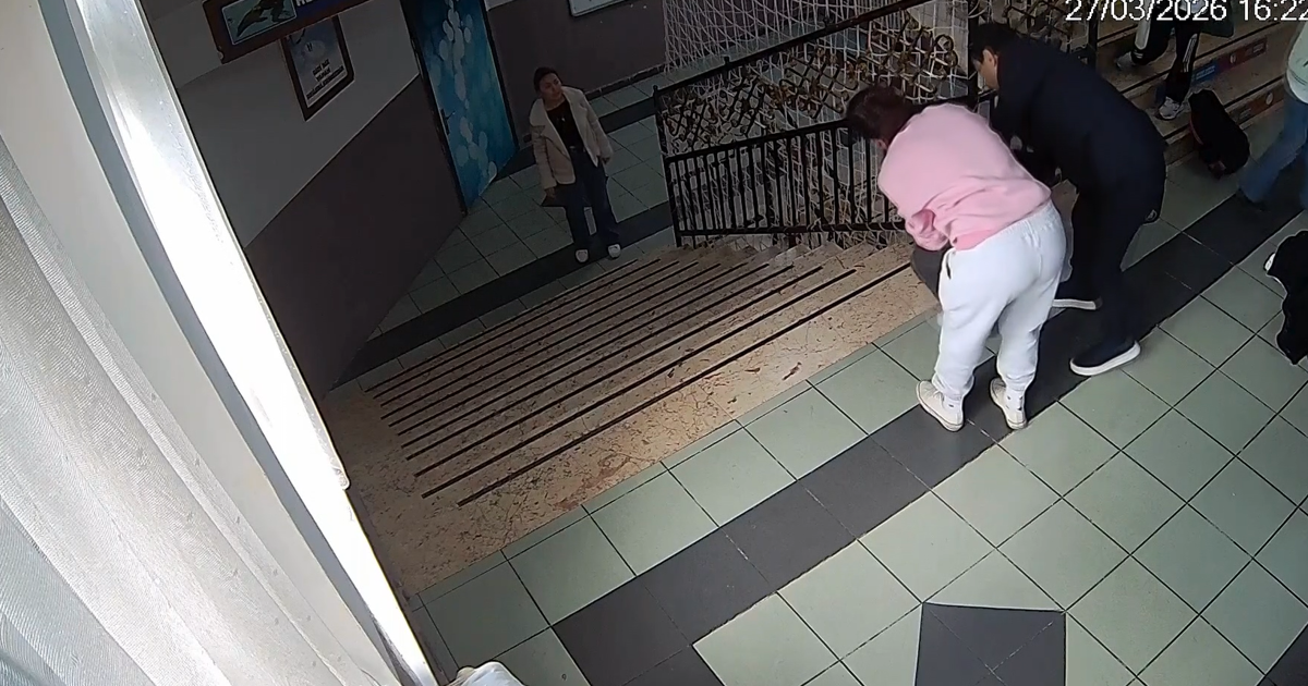 Okul müdüründen hayat kurtaran Heimlich manevrası | NTV Haber