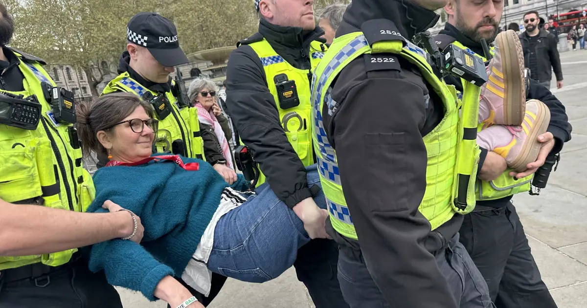 Londra'da Filistin’e destek gösterisine müdahale. 212 kişi gözaltına alındı