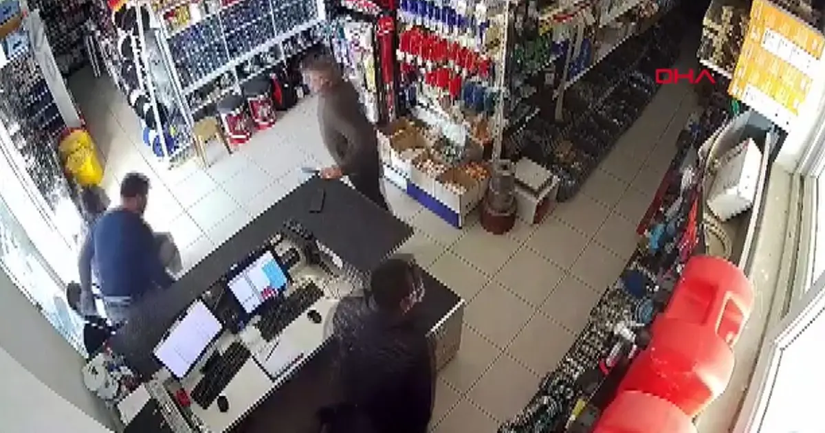 Antalya açıklarında 4.7 büyüklüğünde deprem; Demre'deki sarsıntı anı kamerada | NTV Haber