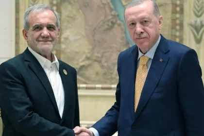 Pezeşkiyan'dan Türkiye'ye övgü. "Türk milletinin etkileyici dayanışmasını takdir ediyoruz"