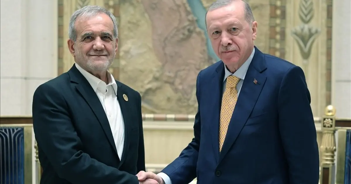 Pezeşkiyan'dan Türkiye'ye övgü. "Türk milletinin etkileyici dayanışmasını takdir ediyoruz"