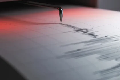 Endonezya'da üç günde iki büyük deprem