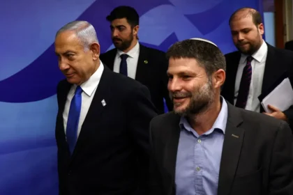 Askerlik krizi Netanyahu'nun ortağını baraj altına itti