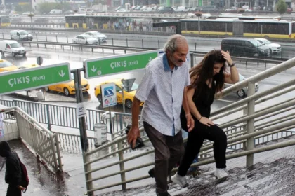 İstanbul'da sonbahar provası. Hava bir anda soğuyacak, sağanak bastıracak | NTV Haber