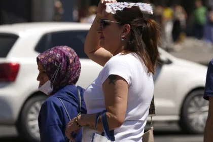 Afrika ve Basra sıcakları bunaltacak. İstanbullular dikkat! Saat 03.00 uyarısı geldi | NTV Haber