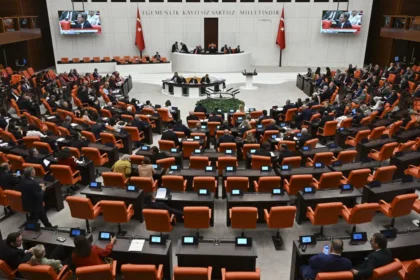 Üç milletvekili daha AK Parti'ye katıldı. İşte Meclis'teki yeni sandalye dağılımı | NTV Haber