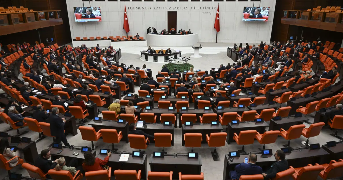 Üç milletvekili daha AK Parti'ye katıldı. İşte Meclis'teki yeni sandalye dağılımı | NTV Haber