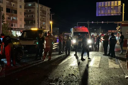 Kırmızı ışık ihlali kazaya neden oldu. 1’i ağır 5 yaralı | NTV Haber