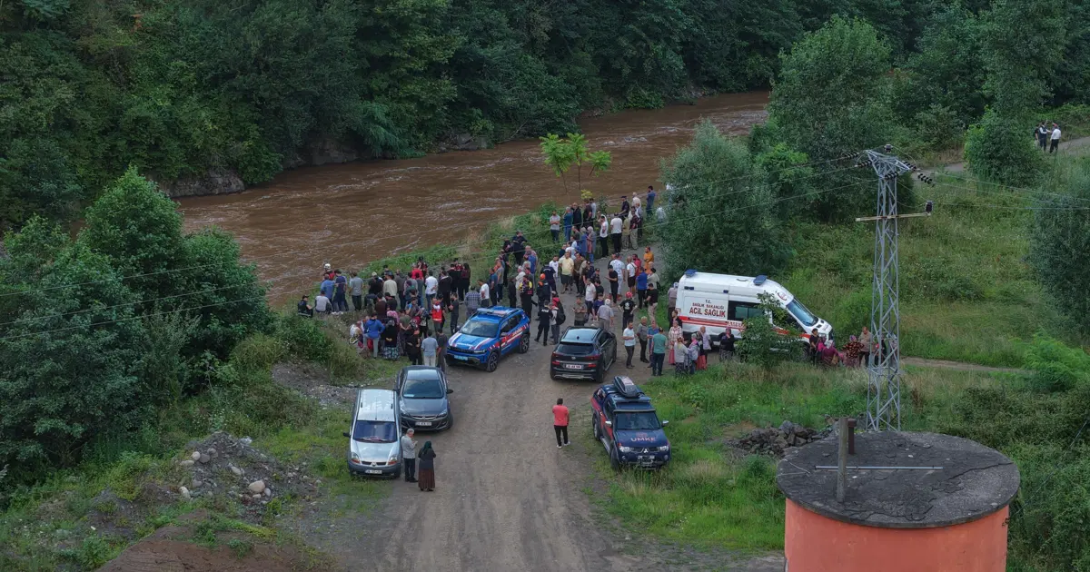 Giresun'da anne ile iki kızı sel sularına kapıldı. Kardeşlerin cansız bedeni bulundu | NTV Haber