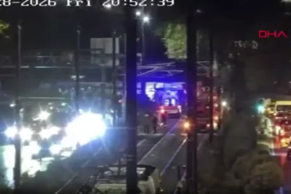 Zeytinburnu'nda iki tramvay çarpıştı
 | NTV Haber