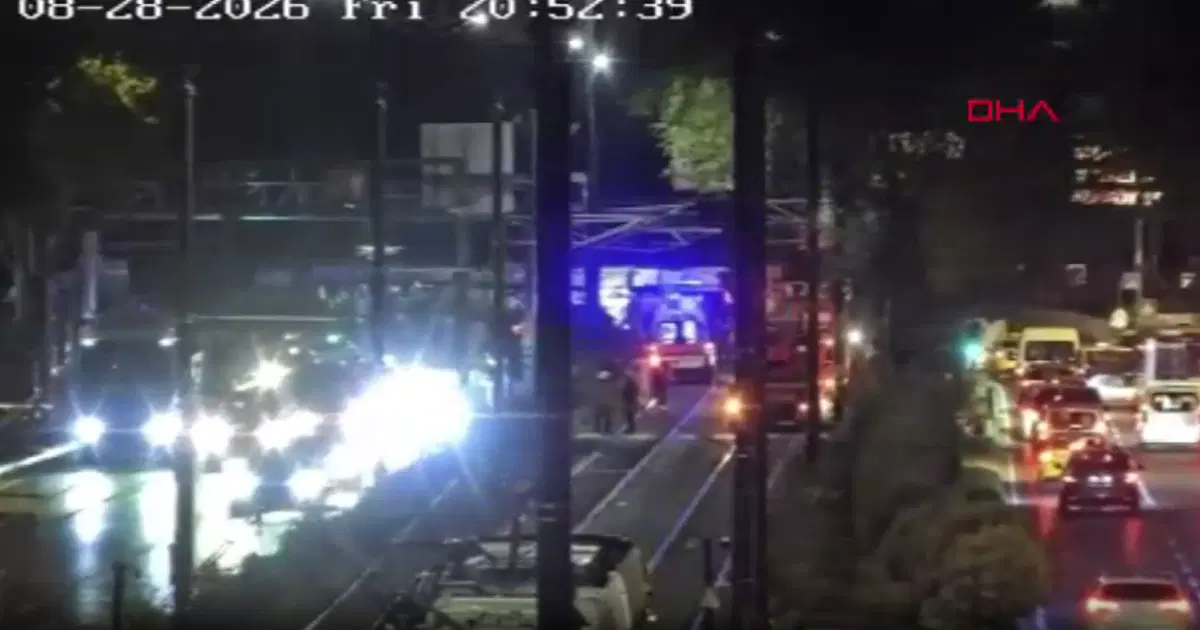 Zeytinburnu'nda iki tramvay çarpıştı
 | NTV Haber