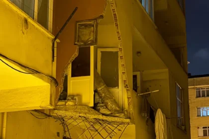 Balkon çöktü, 5 katlı bina boşaltıldı | NTV Haber