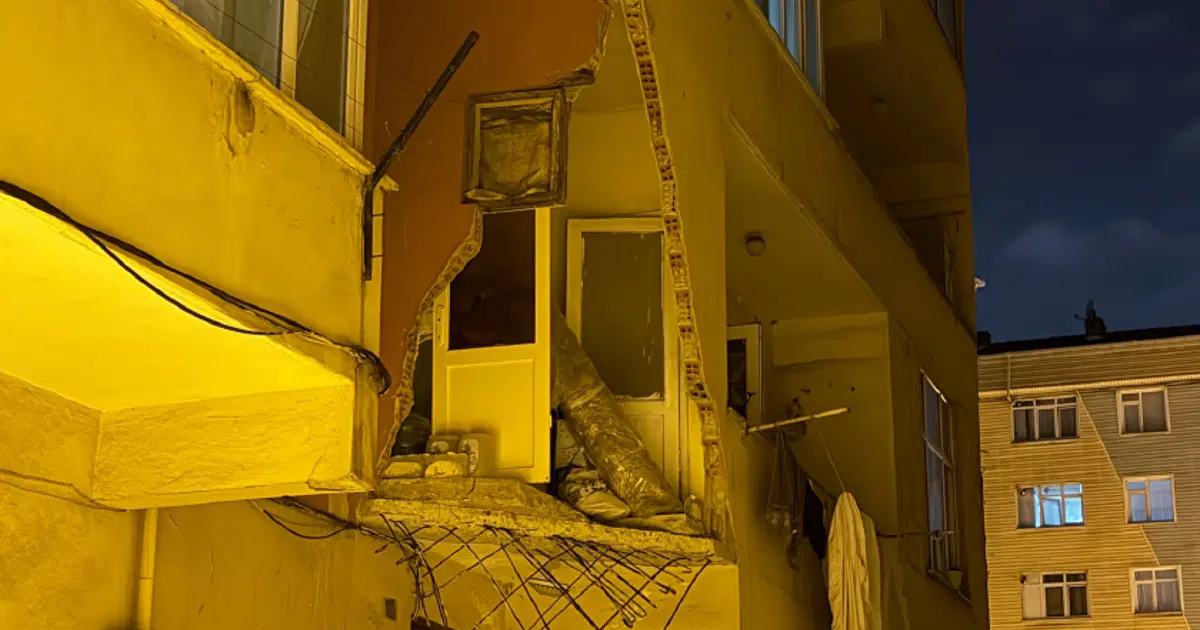 Balkon çöktü, 5 katlı bina boşaltıldı | NTV Haber