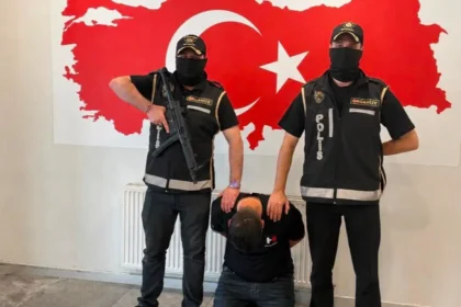Bakü'de yakalanan suç örgütü şüphelisi Türkiye'ye getirildi | NTV Haber