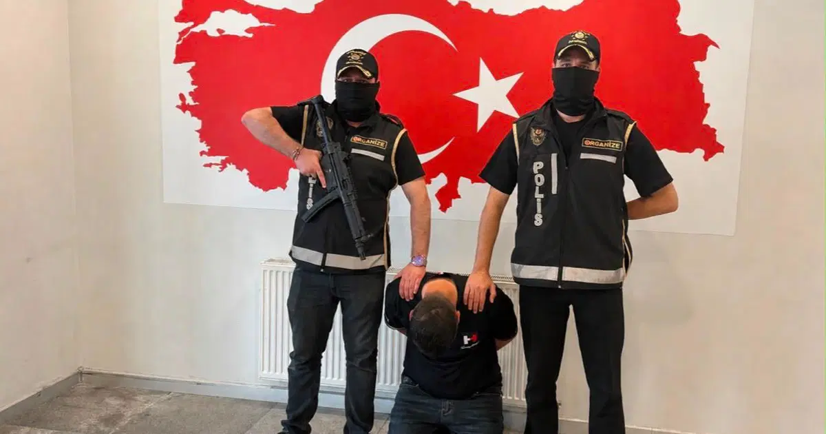 Bakü'de yakalanan suç örgütü şüphelisi Türkiye'ye getirildi | NTV Haber