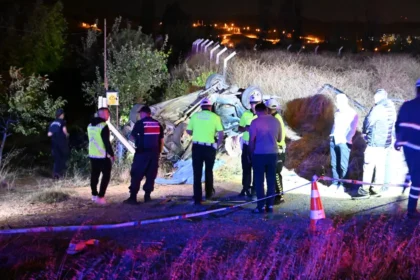 Direğe çarpan otomobil takla attı. 1 ölü, 2 yaralı | NTV Haber