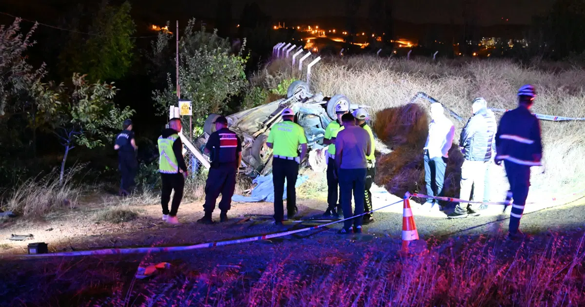 Direğe çarpan otomobil takla attı. 1 ölü, 2 yaralı | NTV Haber