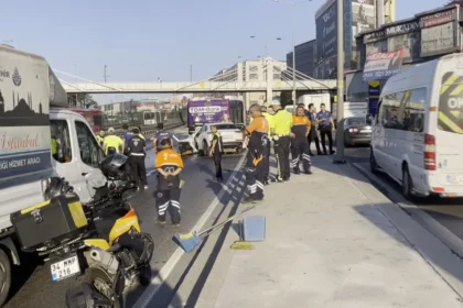 Küçükçekmece'de D-100'de feci kaza. Üç kişi öldü, yaralılar var | NTV Haber