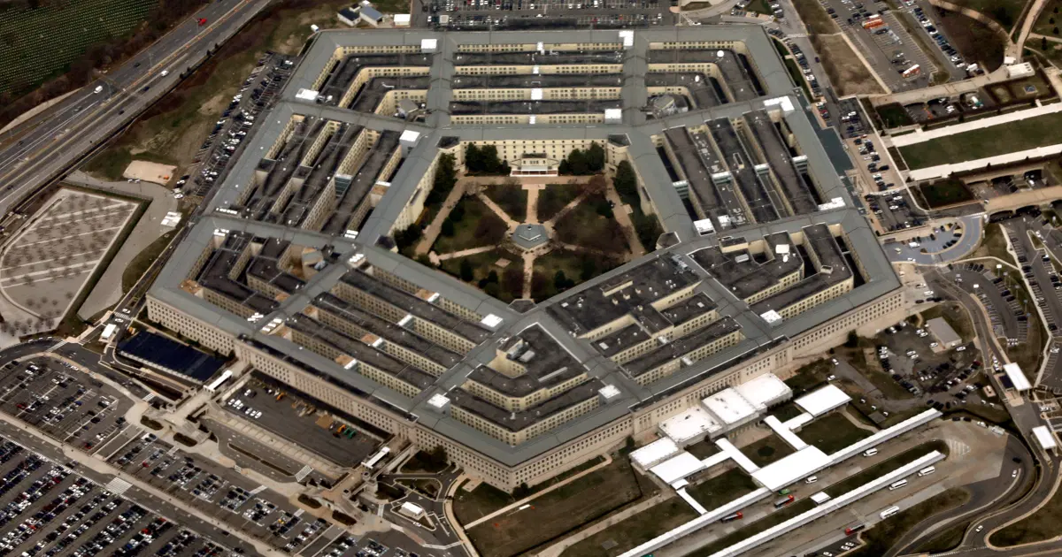 Pentagon, kendi gazetesinin tepe yönetimini tasfiye etti