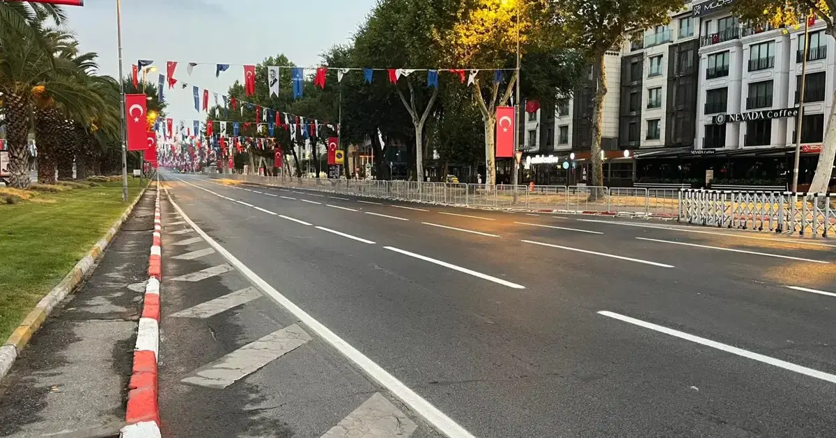 İstanbul'da pazar planı yapanlar dikkat! Bazı yollar trafiğe kapatıldı | NTV Haber