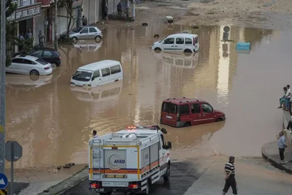 26 il için sarı ve turuncu kodlu uyarı. Sel ve su baskınlarına dikkat | NTV Haber