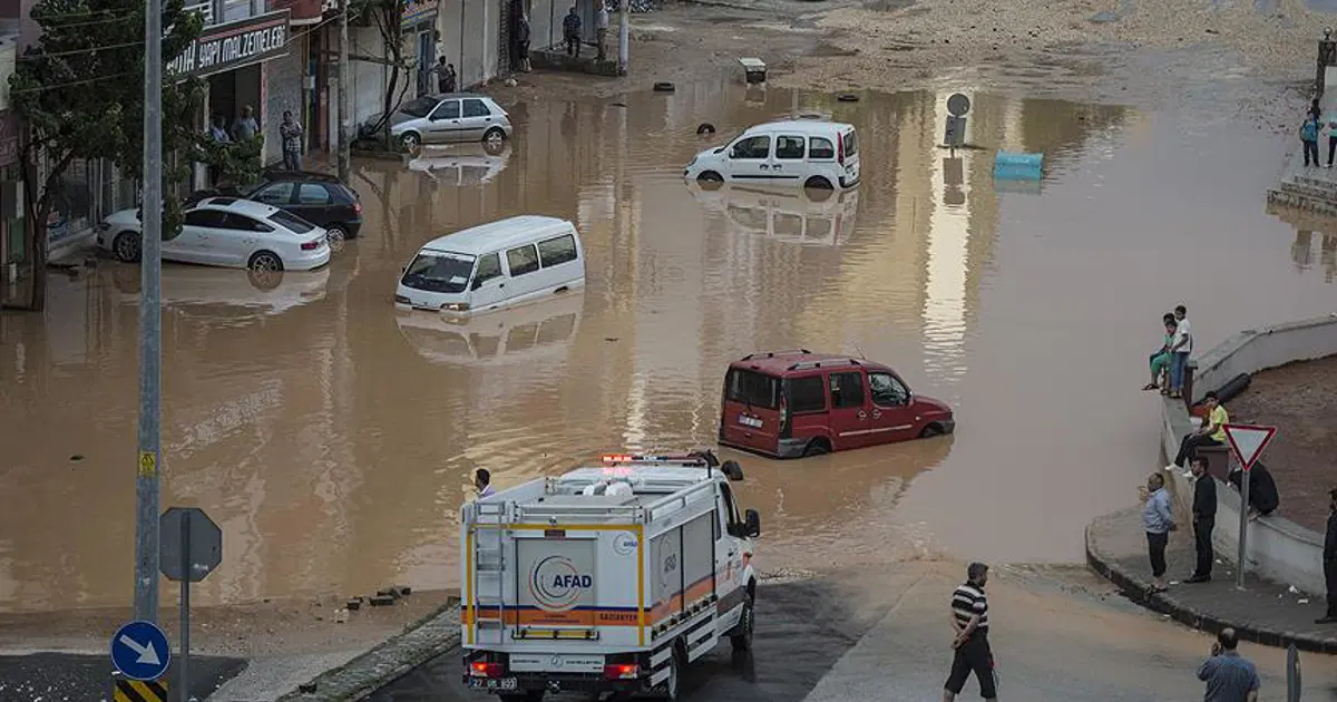 26 il için sarı ve turuncu kodlu uyarı. Sel ve su baskınlarına dikkat | NTV Haber