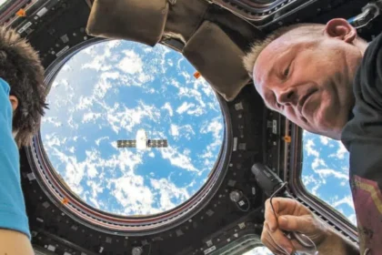 NASA astronotu ilk kez anlattı. “Makineli tüfek gibiydi, Dünya'ya dönemeyebiliriz diye düşündüm”