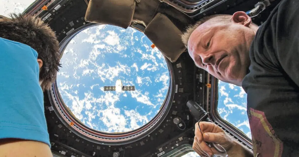 NASA astronotu ilk kez anlattı. “Makineli tüfek gibiydi, Dünya'ya dönemeyebiliriz diye düşündüm”